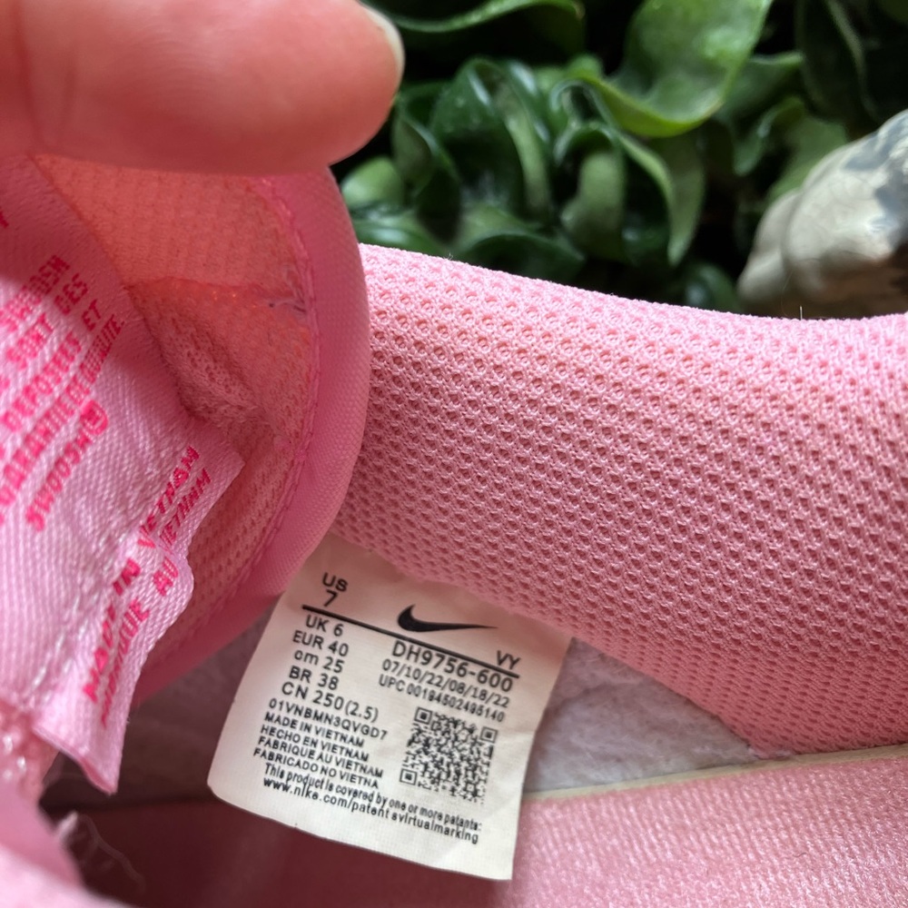 Rare Nike Triple Pink Dunk Low-Top Sneakers Women’s 8.5 - Picture 3 of 16